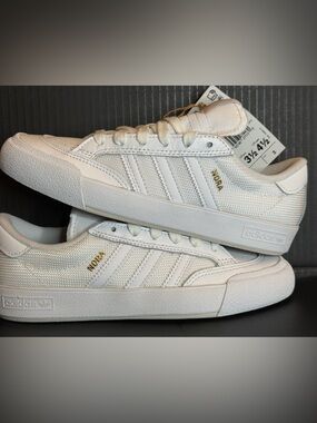 adidas gazelle silver green womens Men's adidas Samoa Shoes White IG1813 main image 0